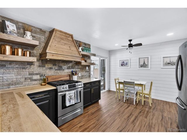 730 Newark St, Aurora, CO 80010