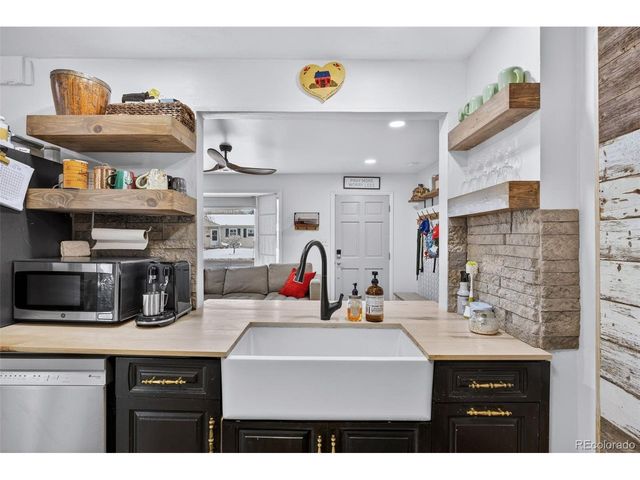 730 Newark St, Aurora, CO 80010