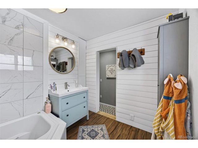 730 Newark St, Aurora, CO 80010