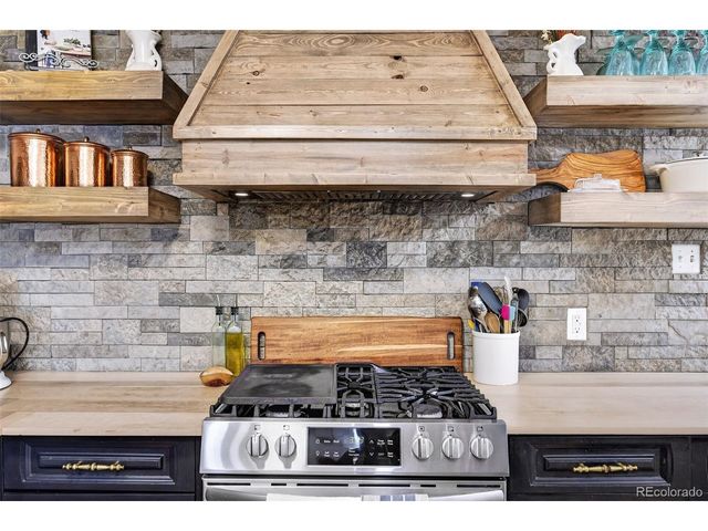 730 Newark St, Aurora, CO 80010