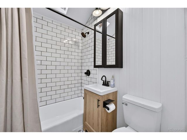 730 Newark St, Aurora, CO 80010