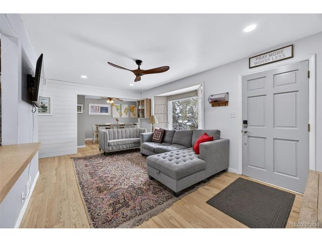 730 Newark St, Aurora, CO 80010