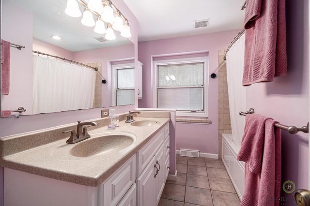 446 Adaway Avenue Se, Ada Twp, MI 49301