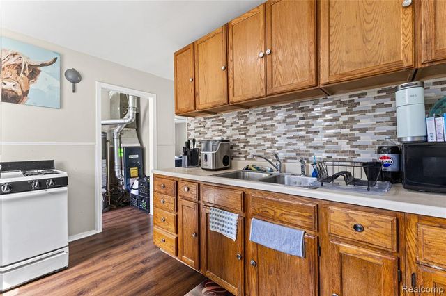 8436 Prospect Avenue, Warren, MI 48089