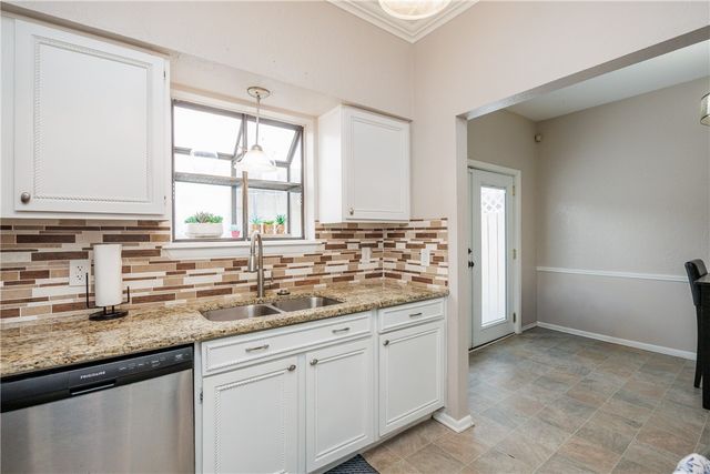 2705 Saint Joseph E, Corpus Christi, TX 78418