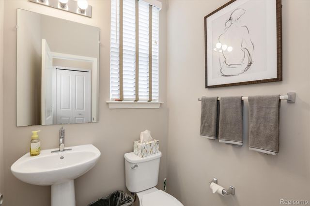 33080 Townhill Road 10, Farmington, MI 48336