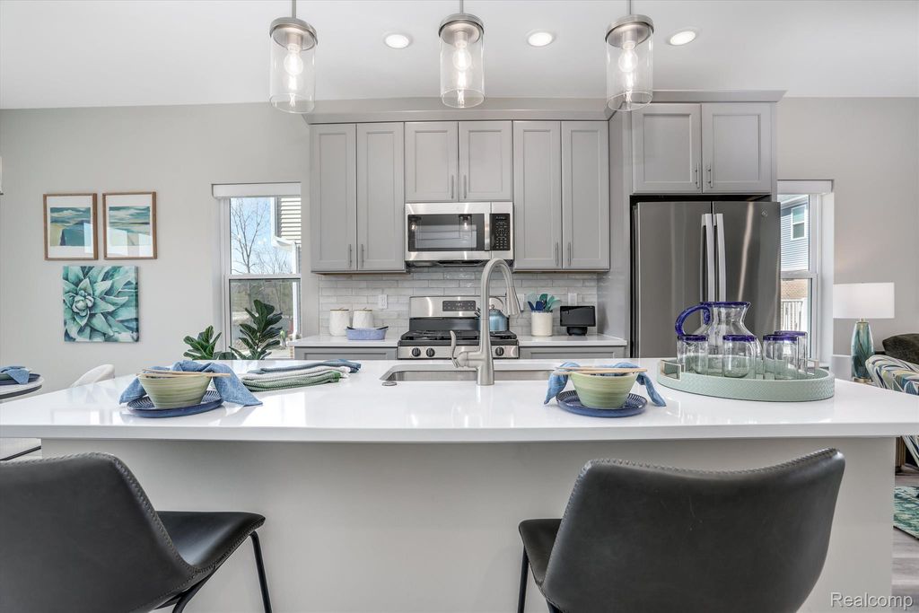 33080 Townhill Road 10, Farmington, MI 48336