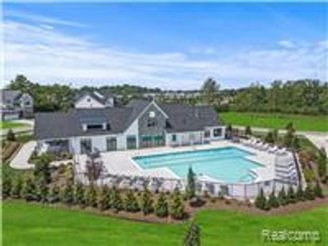 5506 Helmsdale Boulevard, West Bloomfield Charter Township, MI 48322