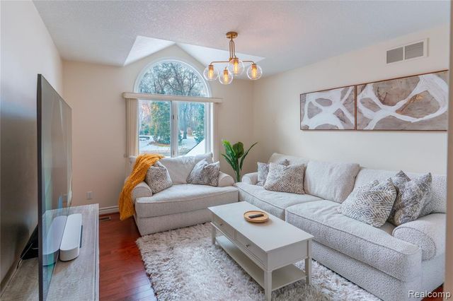 1753 Deer Path Trail, Oxford, MI 48371