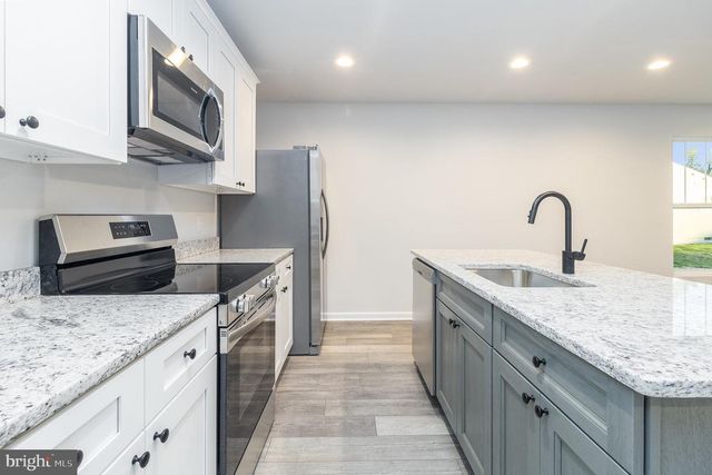 215 MANSFIELD ST, Fredericksburg, VA 22408