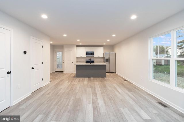 215 MANSFIELD ST, Fredericksburg, VA 22408