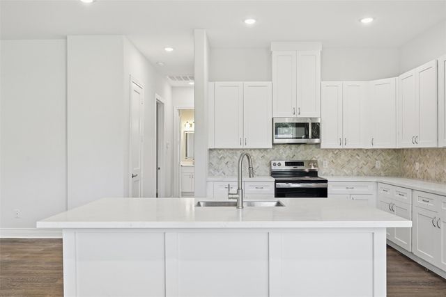 26652 White Pine Drive, Hempstead, TX 77445