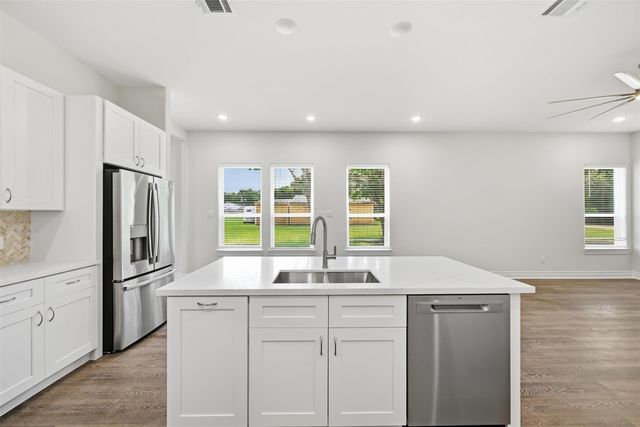 26652 White Pine Drive, Hempstead, TX 77445