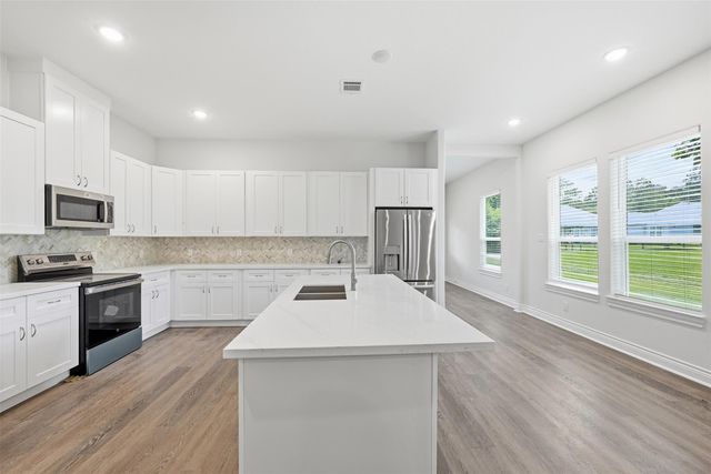 26652 White Pine Drive, Hempstead, TX 77445