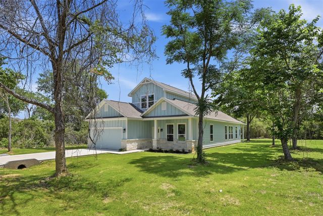 26652 White Pine Drive, Hempstead, TX 77445