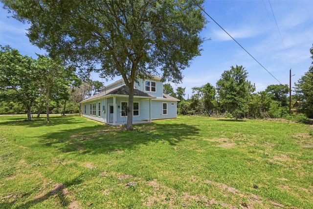 26652 White Pine Drive, Hempstead, TX 77445