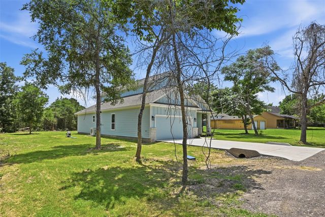 26652 White Pine Drive, Hempstead, TX 77445