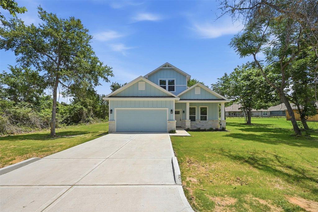 26652 White Pine Drive, Hempstead, TX 77445