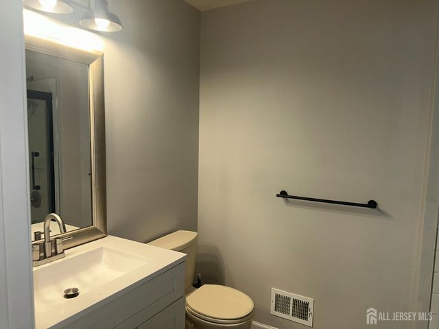 41 Brighton Way, North Brunswick, NJ 08902