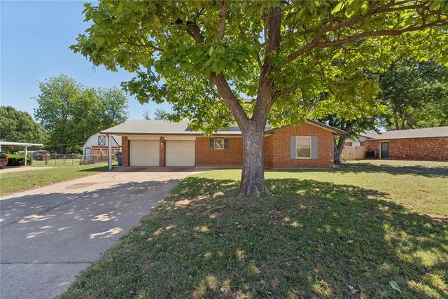 924 S Meadow Lane, Mustang, OK 73064
