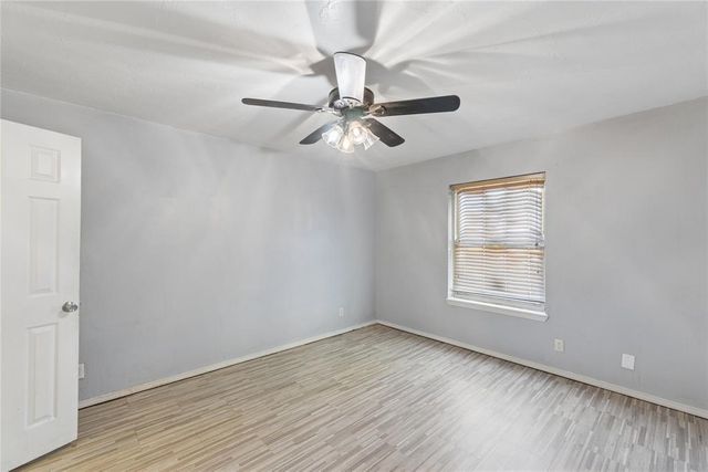 924 S Meadow Lane, Mustang, OK 73064