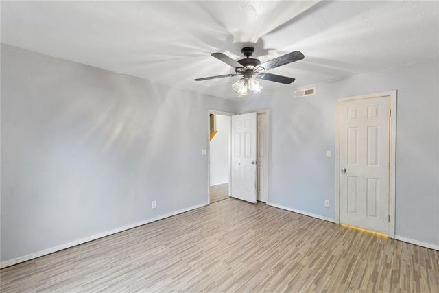 924 S Meadow Lane, Mustang, OK 73064