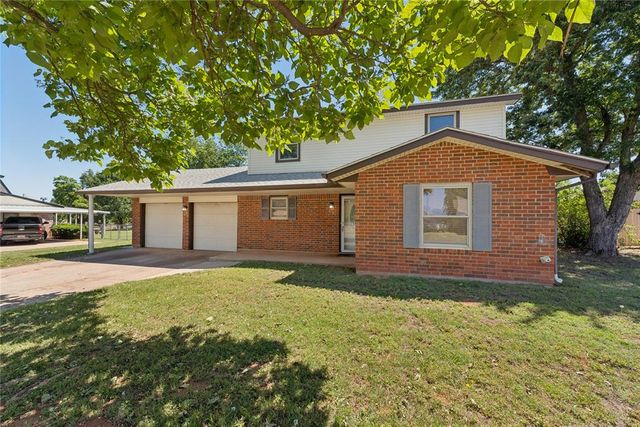 924 S Meadow Lane, Mustang, OK 73064