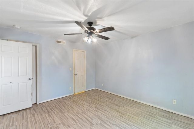 924 S Meadow Lane, Mustang, OK 73064