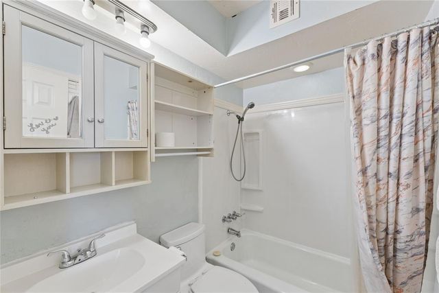924 S Meadow Lane, Mustang, OK 73064