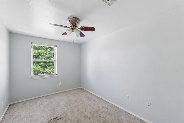 924 S Meadow Lane, Mustang, OK 73064