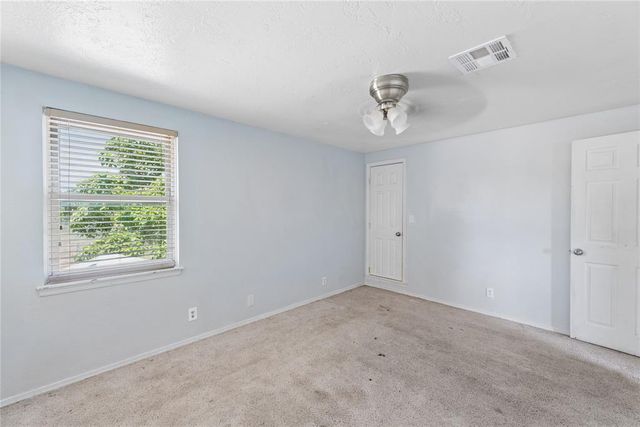 924 S Meadow Lane, Mustang, OK 73064