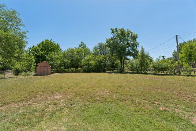 924 S Meadow Lane, Mustang, OK 73064