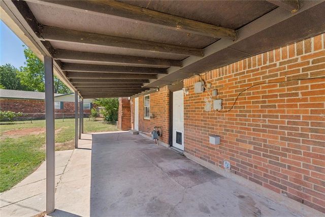 924 S Meadow Lane, Mustang, OK 73064