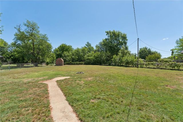 924 S Meadow Lane, Mustang, OK 73064