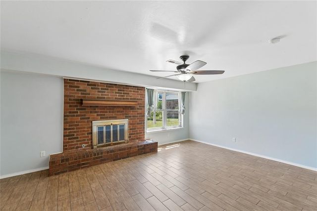924 S Meadow Lane, Mustang, OK 73064