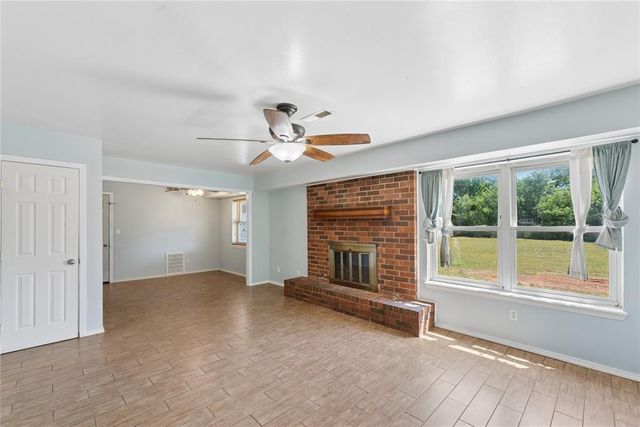 924 S Meadow Lane, Mustang, OK 73064