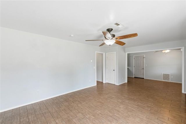 924 S Meadow Lane, Mustang, OK 73064