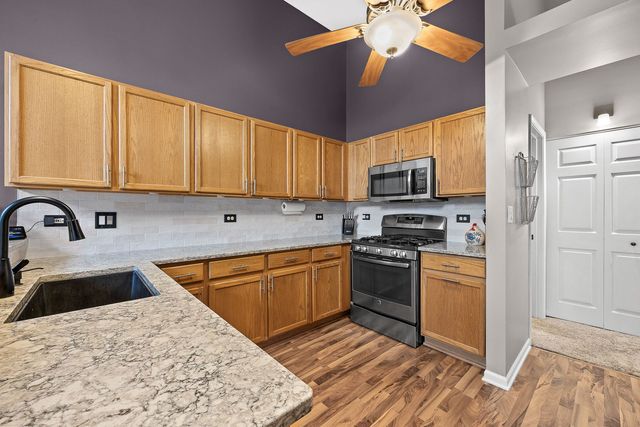 347 Gladstone Lane, Elgin, IL 60120