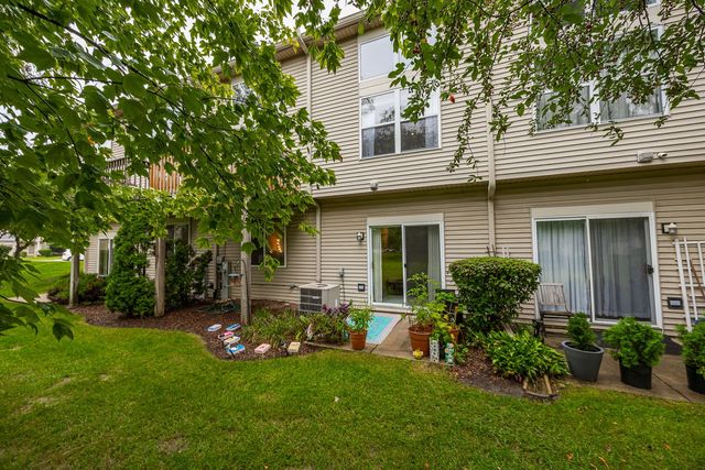 347 Gladstone Lane, Elgin, IL 60120