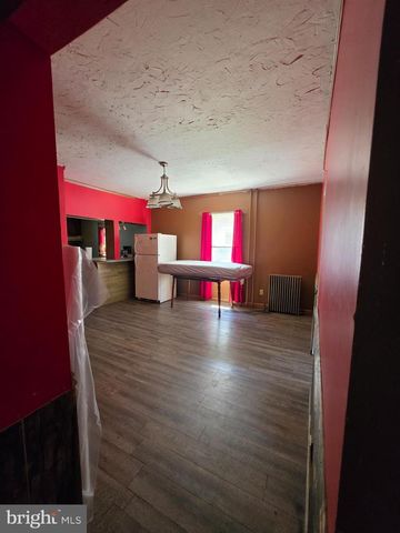 130 E BACON ST, Pottsville, PA 17901