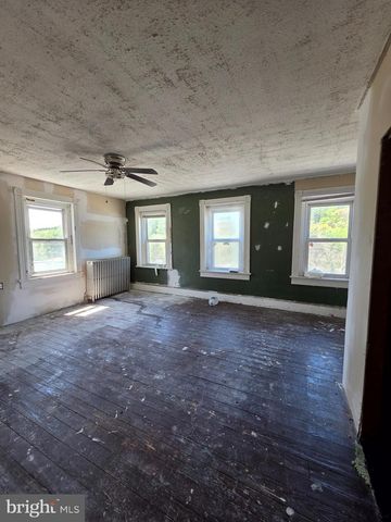 130 E BACON ST, Pottsville, PA 17901