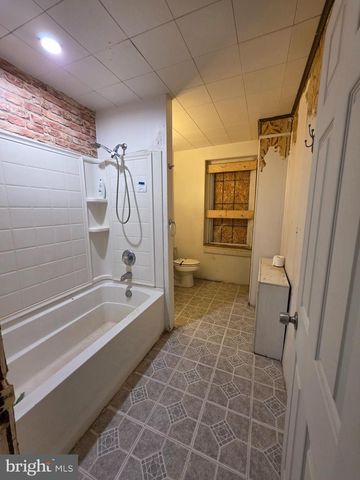 130 E BACON ST, Pottsville, PA 17901