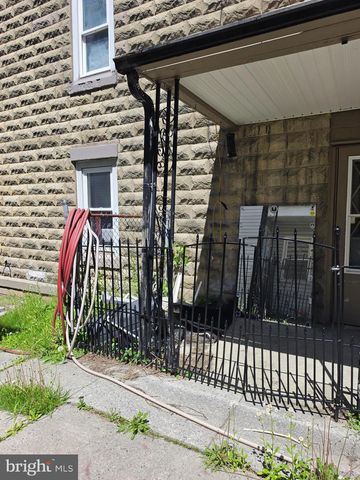 130 E BACON ST, Pottsville, PA 17901