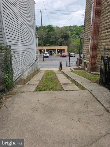 130 E BACON ST, Pottsville, PA 17901