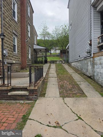 130 E BACON ST, Pottsville, PA 17901