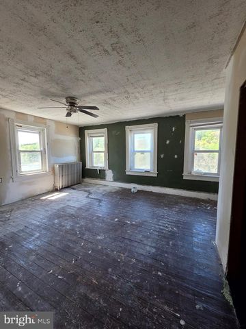 130 E BACON ST, Pottsville, PA 17901