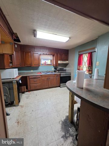 130 E BACON ST, Pottsville, PA 17901