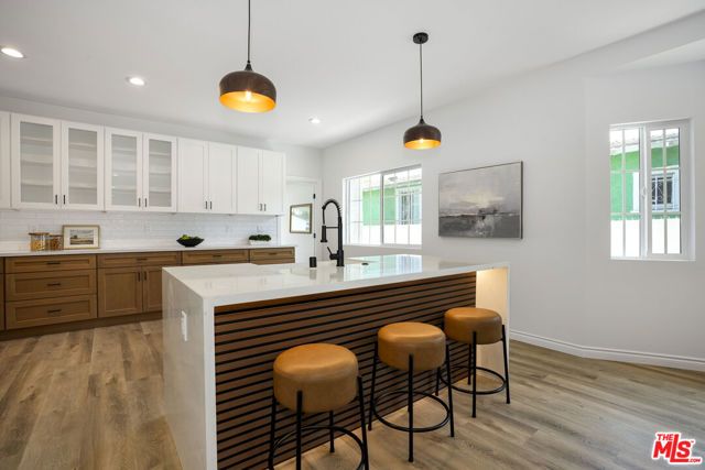 3666 2nd Avenue, Los Angeles, CA 90018