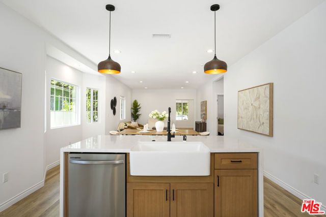 3666 2nd Avenue, Los Angeles, CA 90018