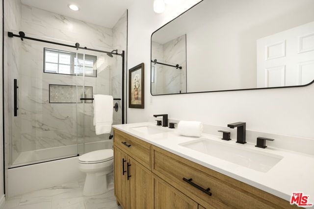 3666 2nd Avenue, Los Angeles, CA 90018
